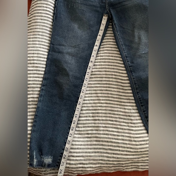 Carly Jean - skinny Jean 07 - Picture 8 of 8